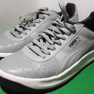 Ladies size 7.5 grey leather Pumas used.